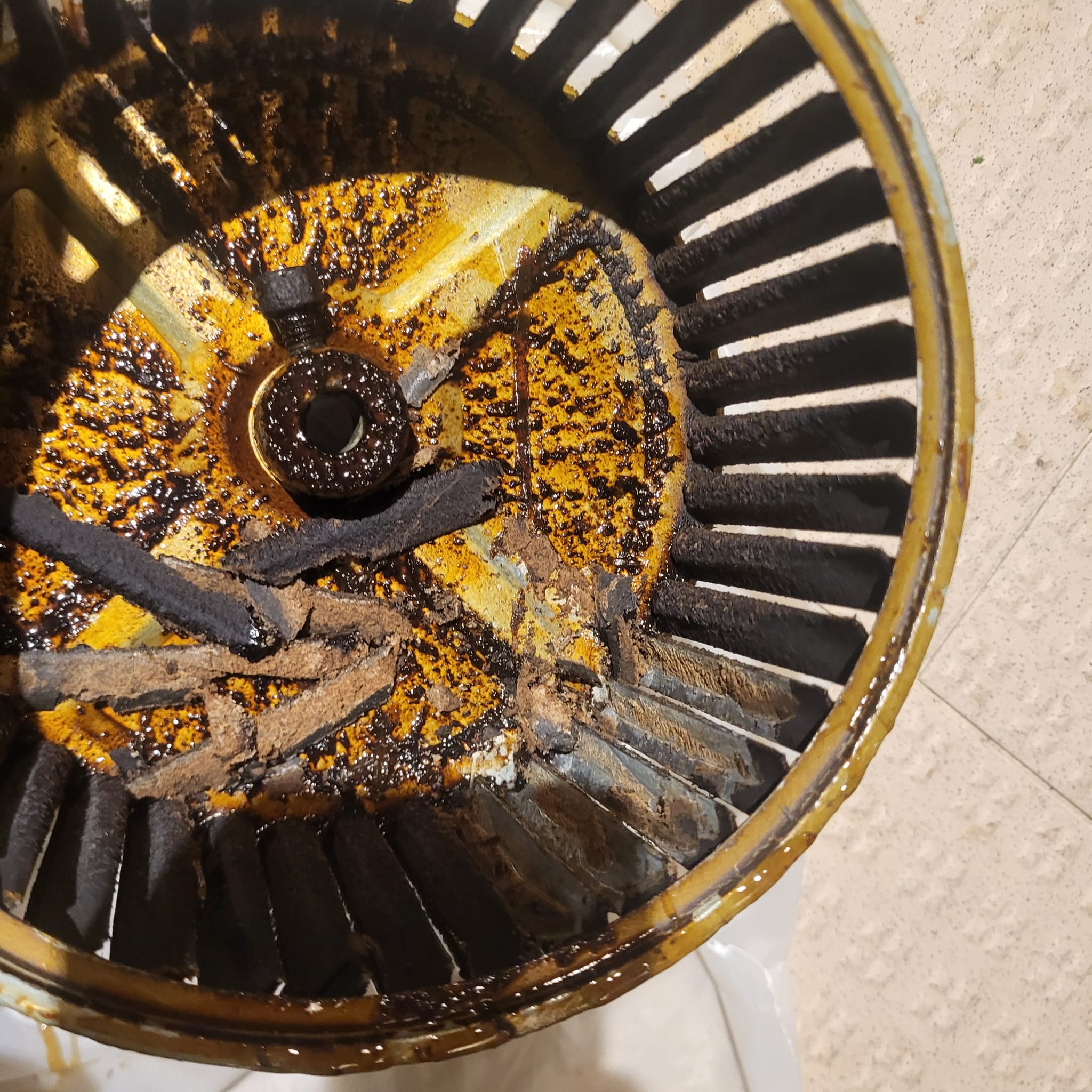 Avant dégraissage - Nettoyage moteur d'extraction — Paris 8e